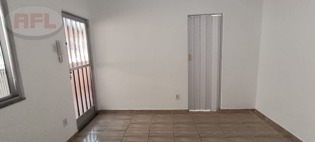 CASA DE VILA EM REALENGO