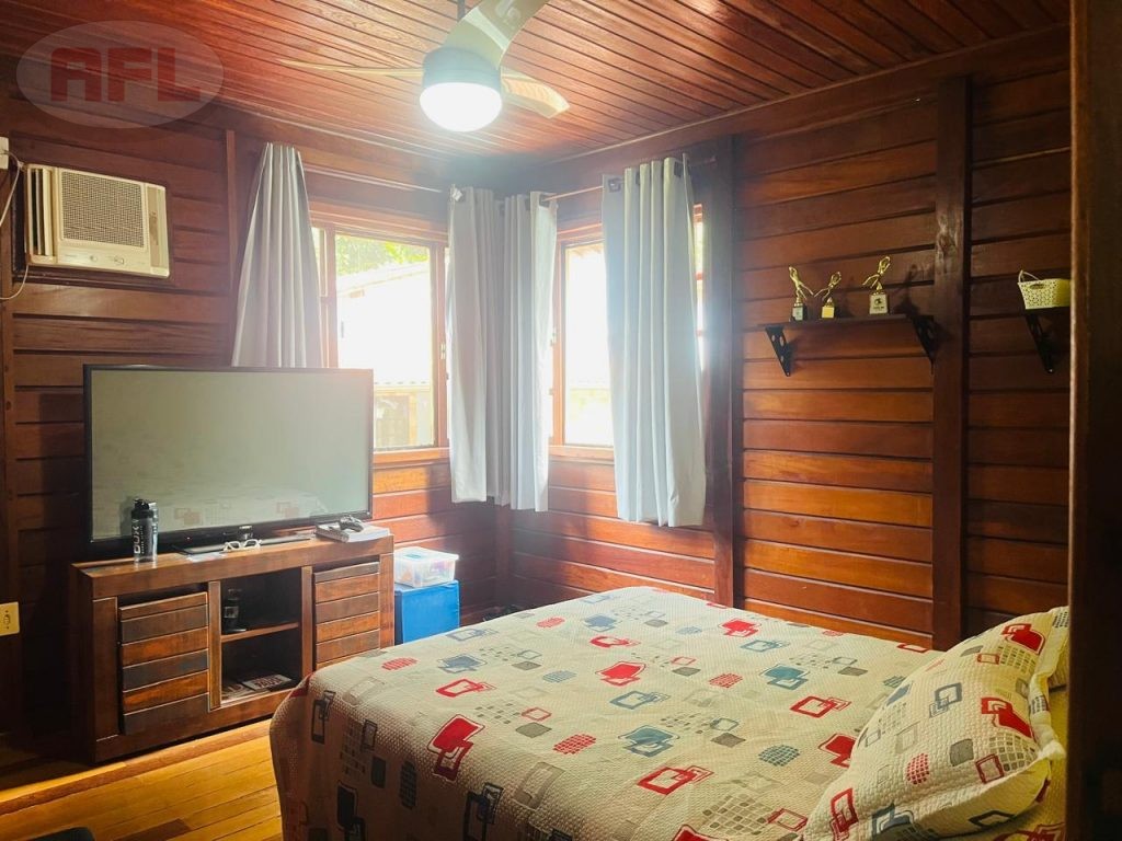 VENDE SE CASA EM GUAPIMIRIM