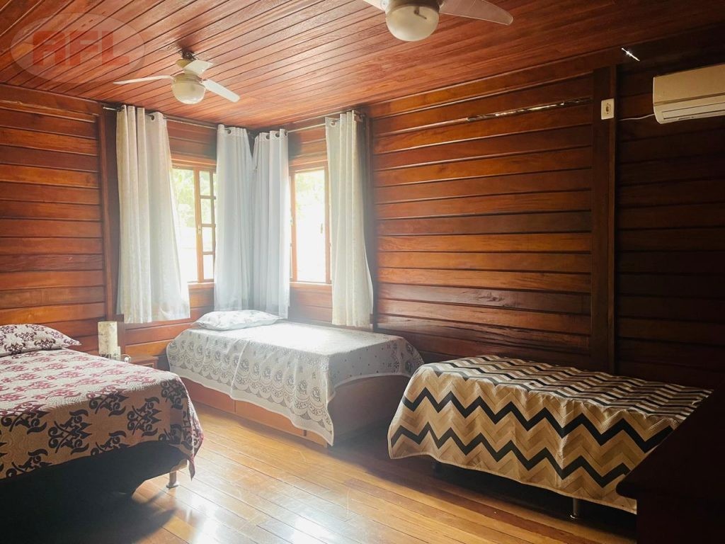 VENDE SE CASA EM GUAPIMIRIM