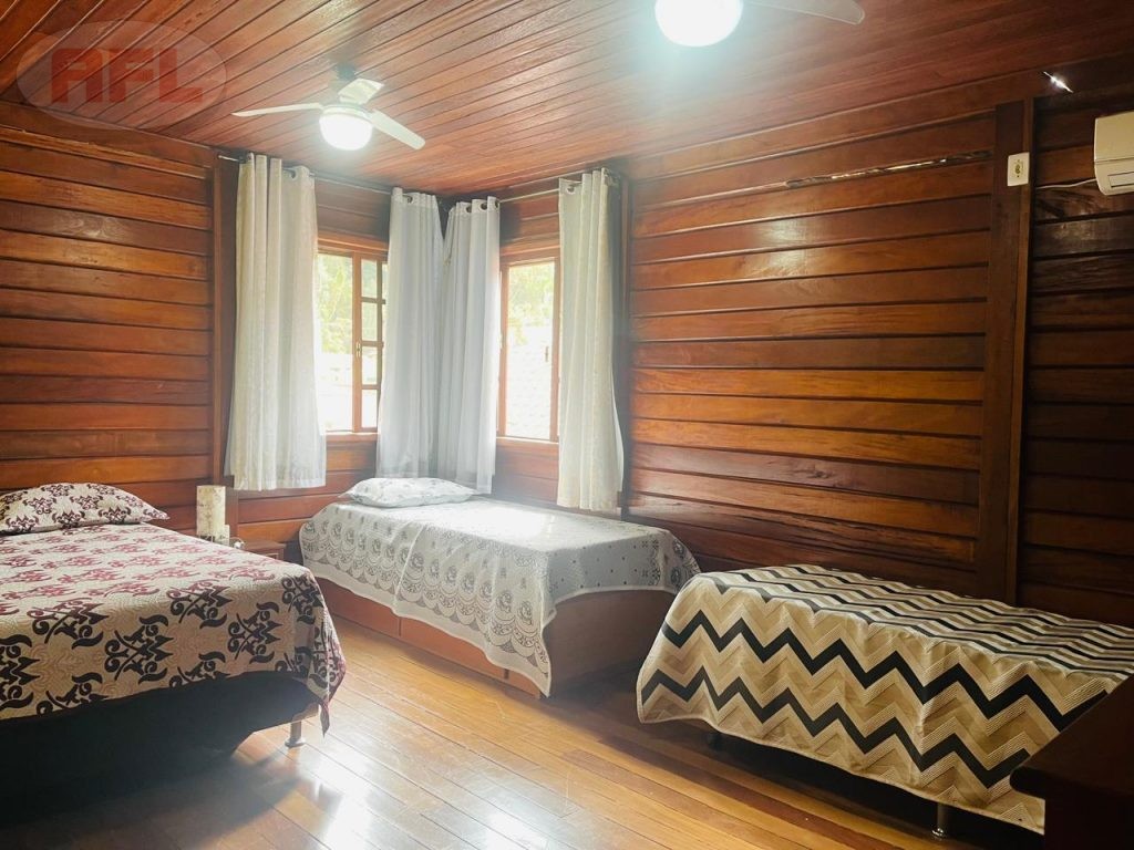 VENDE SE CASA EM GUAPIMIRIM