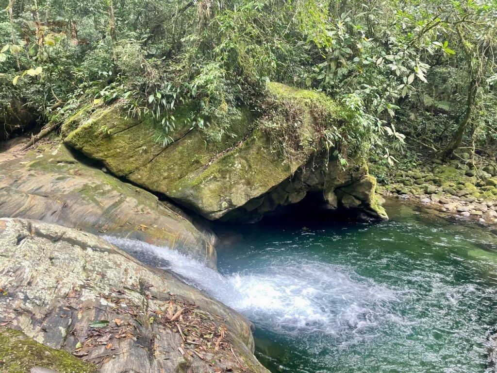 CASA EM GUAPIMIRIM