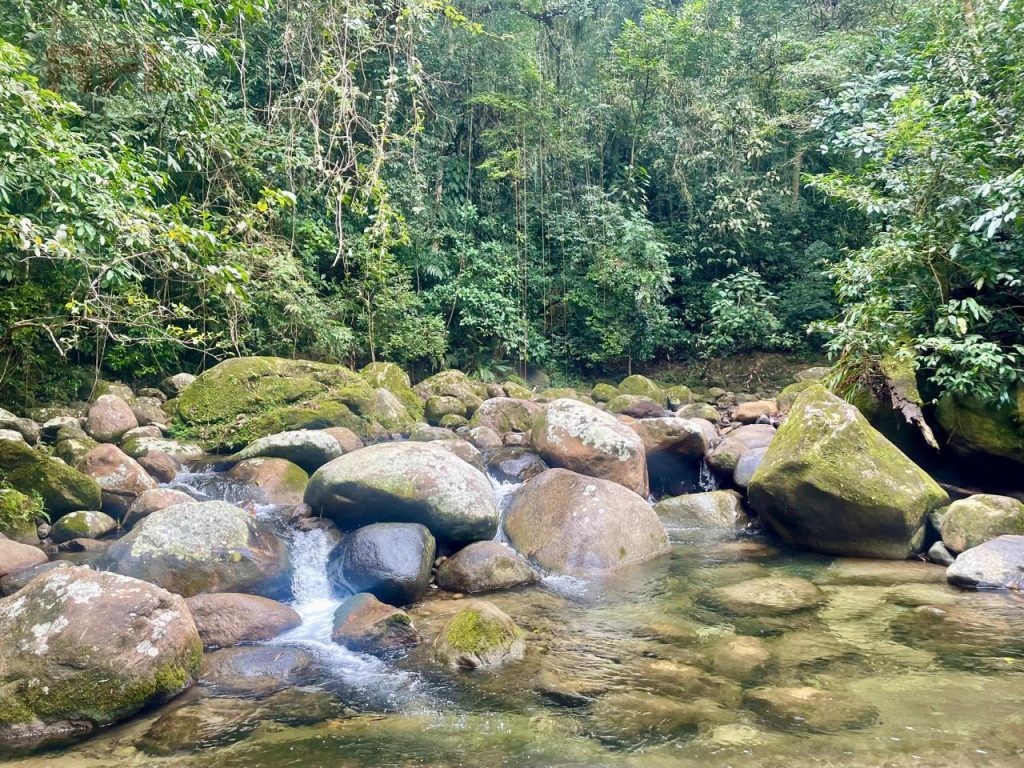 CASA EM GUAPIMIRIM