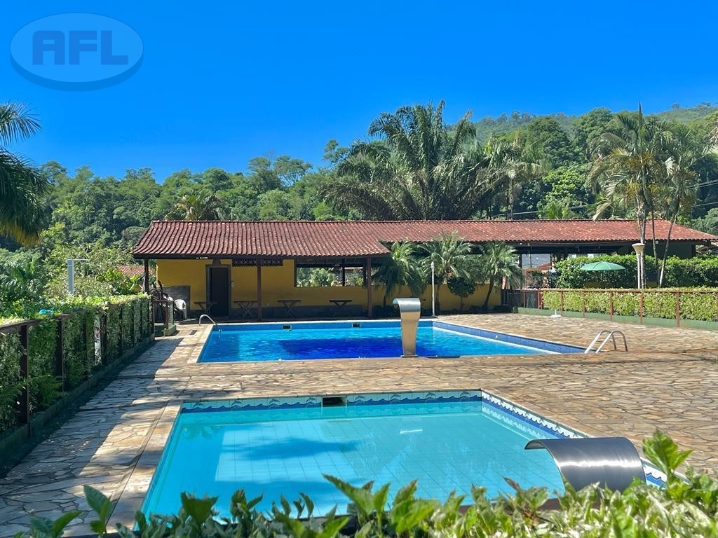CASA EM GUAPIMIRIM
