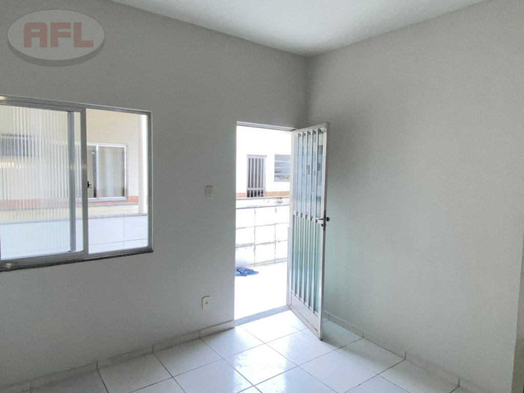 CASA DE VILA EM REALENGO