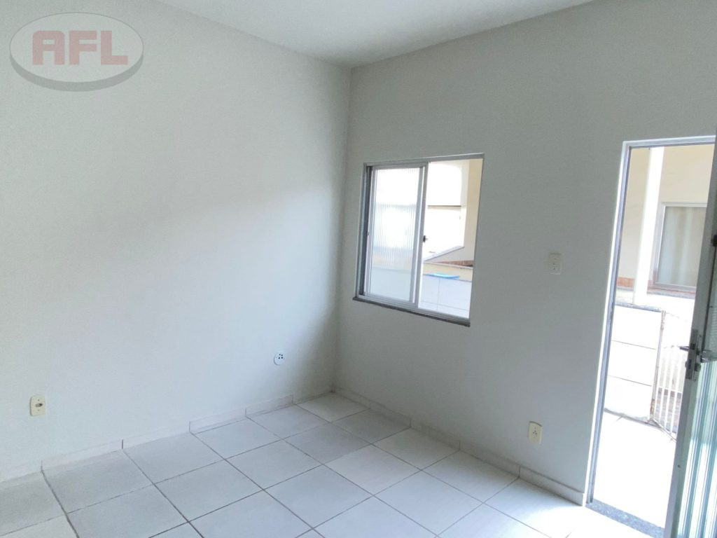 CASA DE VILA EM REALENGO