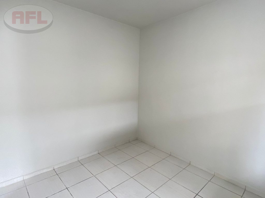 CASA DE VILA EM REALENGO